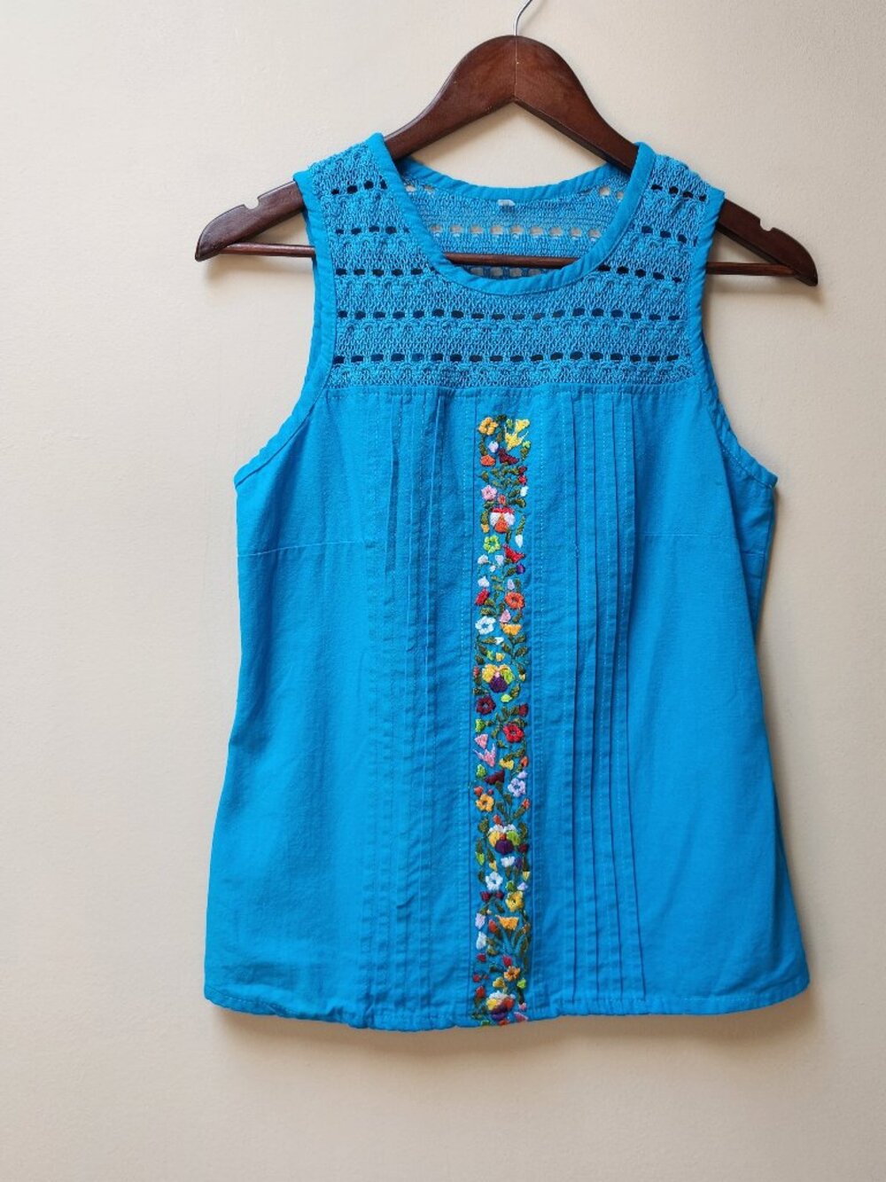 Blue floral embroidered crochet tank top blouse / M